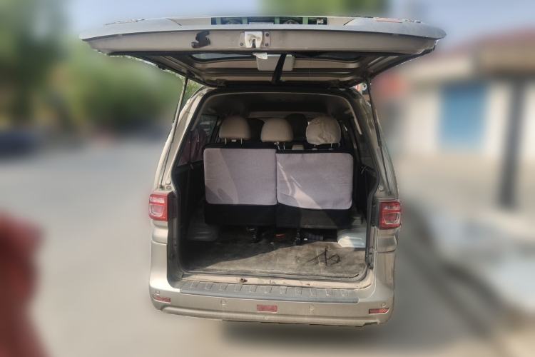 Used FORTHING Lingzhi 2023 M5L 1.6L Base Model 7 Seats Trunk