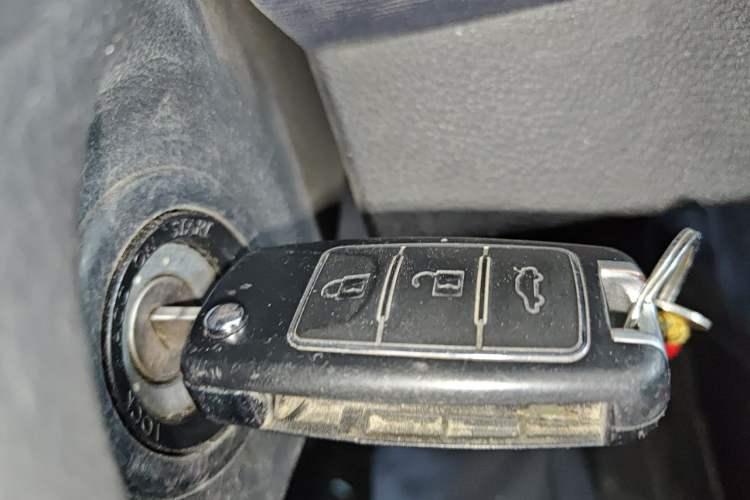 Used FORTHING Lingzhi 2023 M5L 1.6L Base Model 5 Seats Vehicle Key