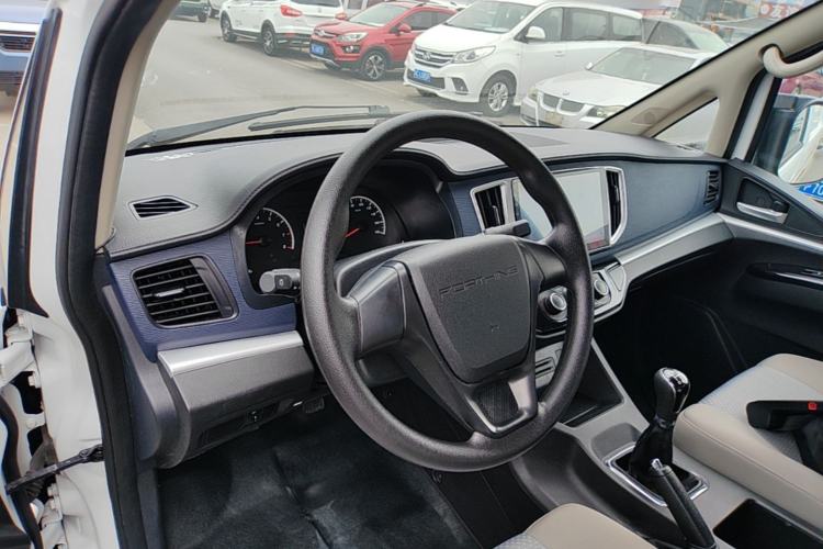 Used FORTHING Lingzhi 2023 V3 1.6L Base Model 2 Seats Center Console