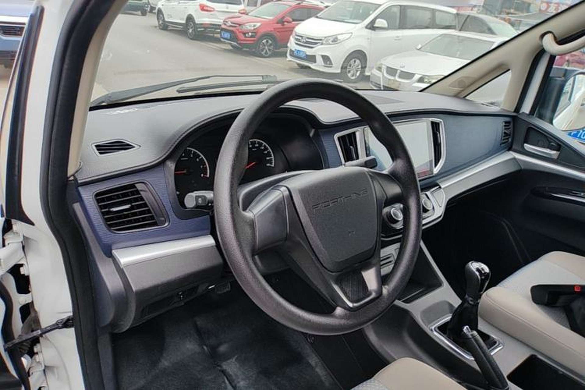 Used FORTHING Lingzhi 2023 V3 1.6L Base Model 2 Seats Center Console