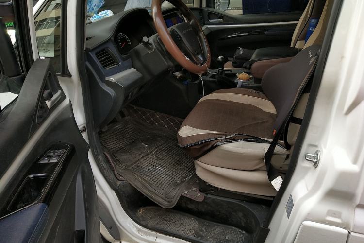 Used FORTHING Lingzhi 2023 M5 1.6L Practical Model 5 Seats Driver Seat