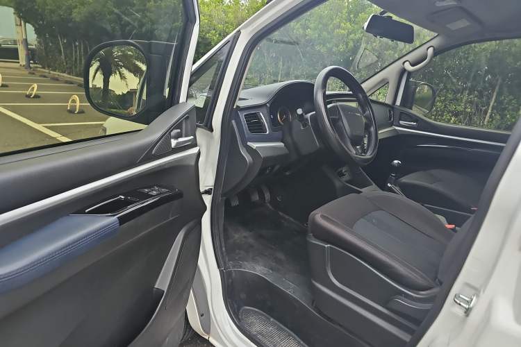 Used FORTHING Lingzhi 2023 M5L 1.6L Comfort 9-Seater Driver Seat