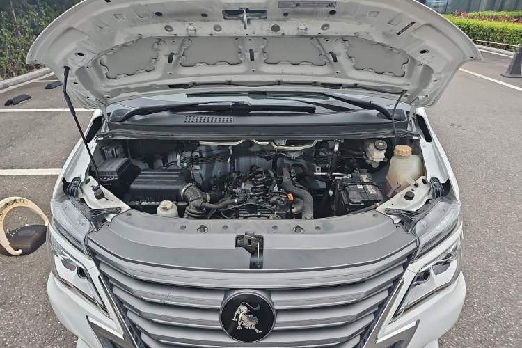 Used FORTHING Lingzhi 2023 M5L 1.6L Comfort 9-Seater Engine Bay