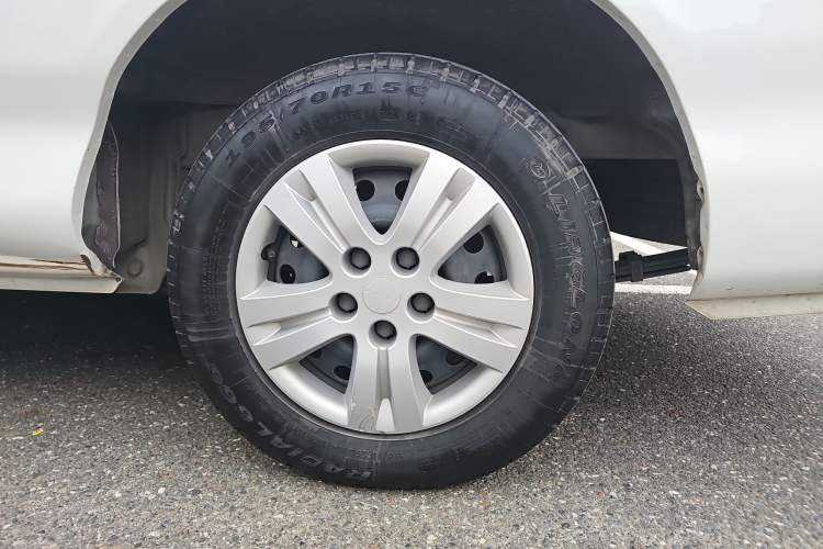 Used FORTHING Lingzhi 2023 M5L 1.6L Comfort 9-Seater Exterior 1