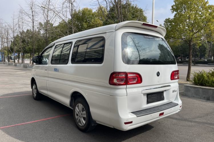 Used FORTHING Lingzhi 2023 M5L 1.6L Comfort 9-Seater Exterior 5