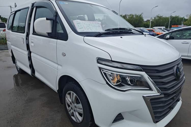 Used FORTHING Lingzhi 2023 M5L 1.6L Base Model 7 Seats Front Right 45 Deg