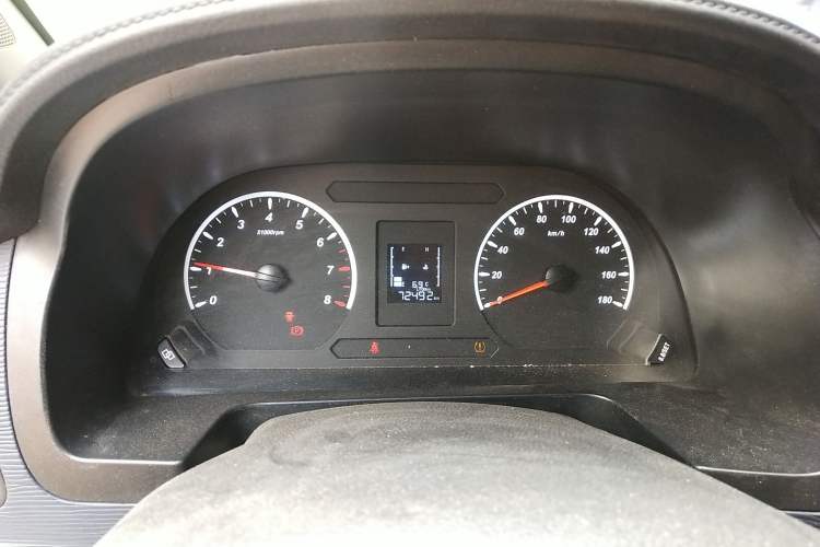 Used FORTHING Lingzhi 2023 M5 1.6L Practical Model 5 Seats Instrument Cluster