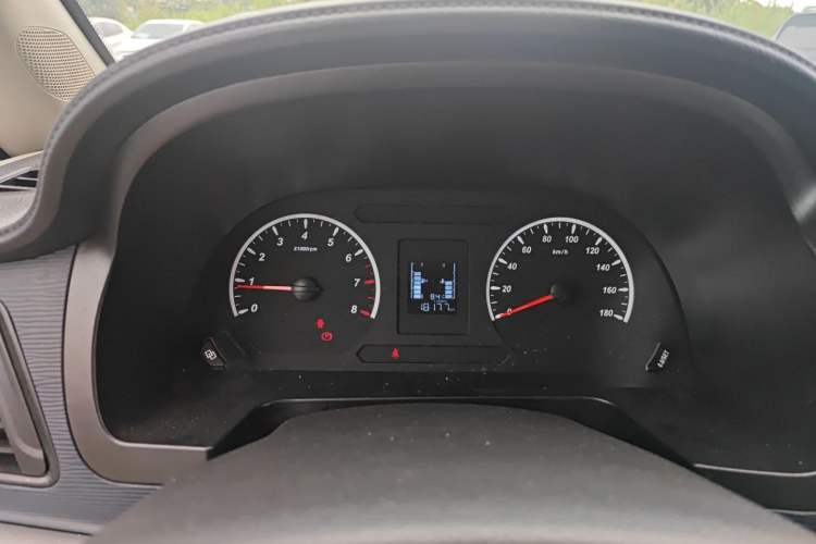 Used FORTHING Lingzhi 2023 M5L 1.6L Base Model 7 Seats Instrument Cluster