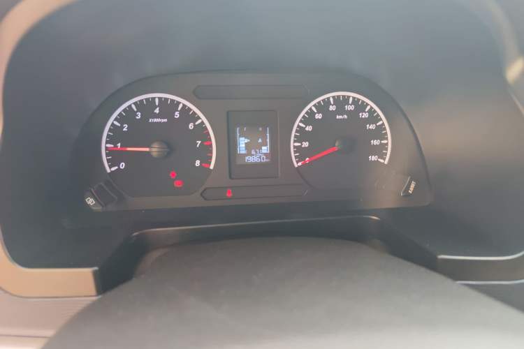 Used FORTHING Lingzhi 2023 M5 1.6L Practical Model 5 Seats Instrument Cluster