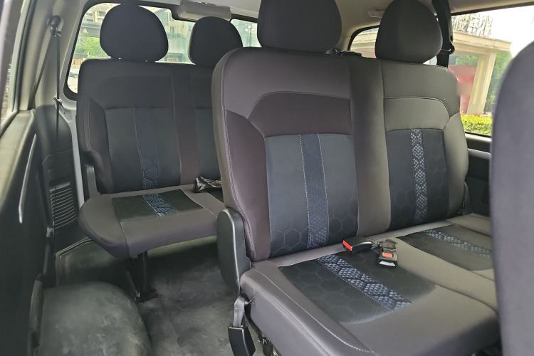 Used FORTHING Lingzhi 2023 M5L 1.6L Comfort 9-Seater Interior 1