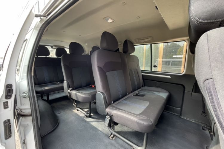 Used FORTHING Lingzhi 2023 M5L 1.6L Comfort 9-Seater Interior 2