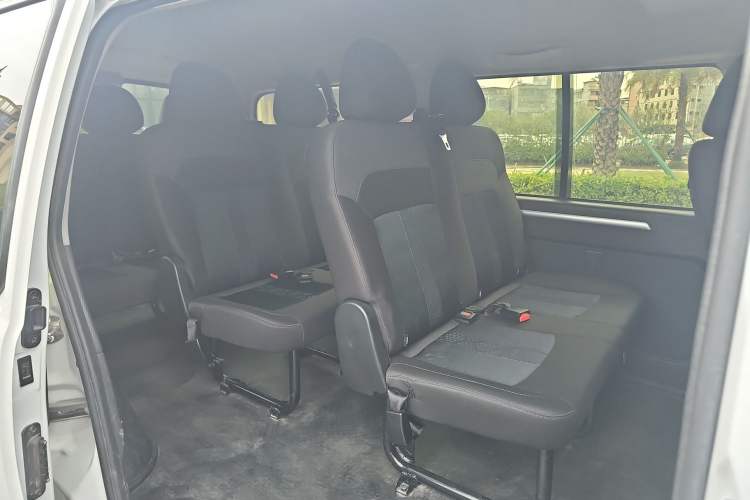 Used FORTHING Lingzhi 2023 M5L 1.6L Comfort 9-Seater Interior 2