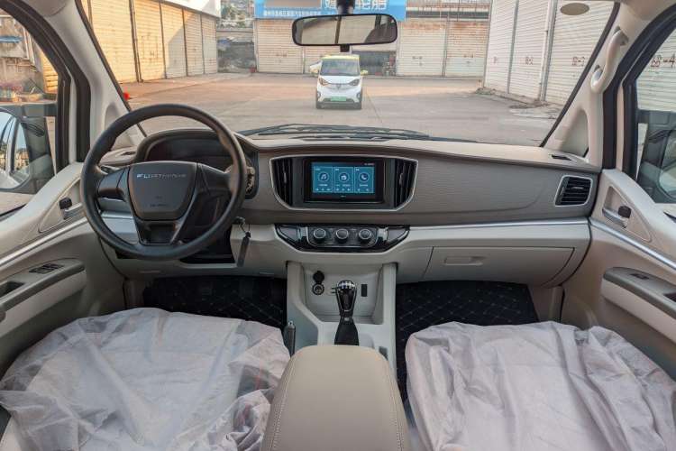 Used FORTHING Lingzhi 2023 M5 1.6L Comfort Edition 7-Seater Interior 3