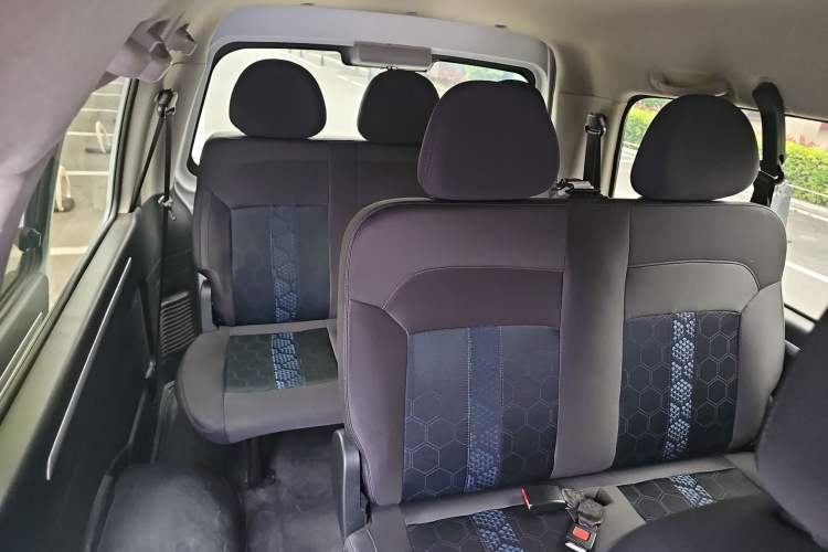 Used FORTHING Lingzhi 2023 M5L 1.6L Comfort 9-Seater Interior 3
