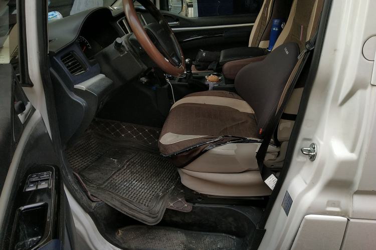 Used FORTHING Lingzhi 2023 M5 1.6L Practical Model 5 Seats Left Front Seat