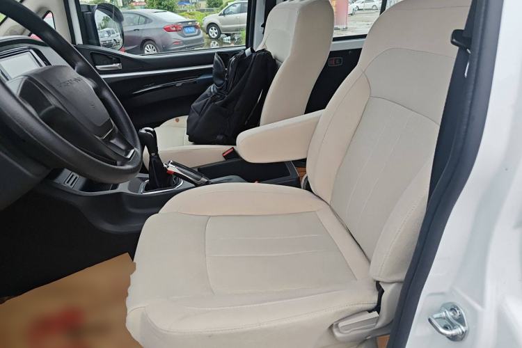 Used FORTHING Lingzhi 2023 M5L 1.6L Base Model 7 Seats Left Front Seat