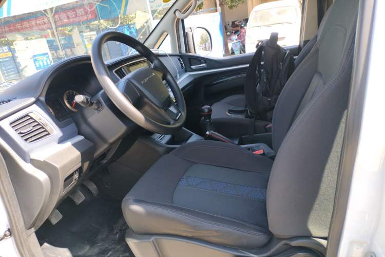Used FORTHING Lingzhi 2023 M5L 1.6L Comfort 9-Seater Left Front Seat