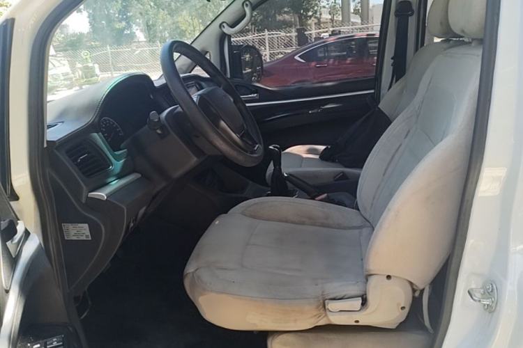 Used FORTHING Lingzhi 2023 M5L 1.6L Base Model 7 Seats Left Front Seat