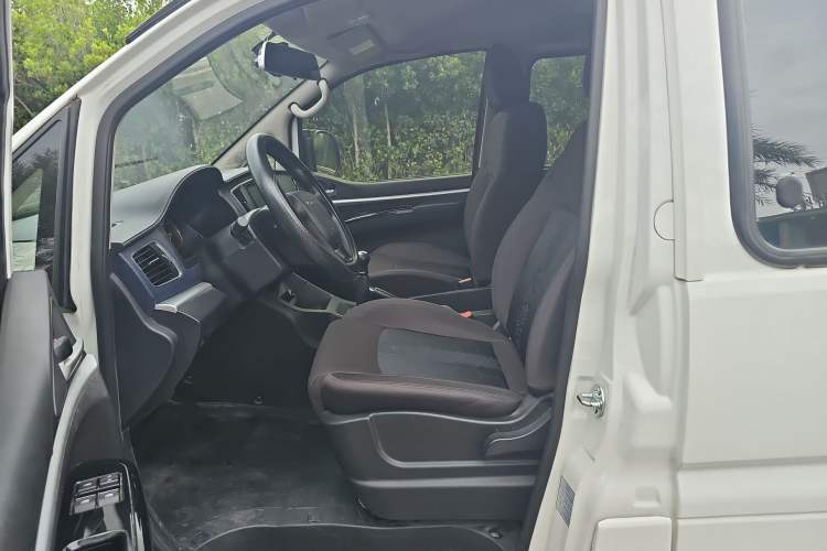 Used FORTHING Lingzhi 2023 M5L 1.6L Comfort 9-Seater Left Front Seat