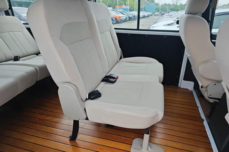 Used FORTHING Lingzhi 2023 M5L 1.6L Base Model 7 Seats Left Rear Seat