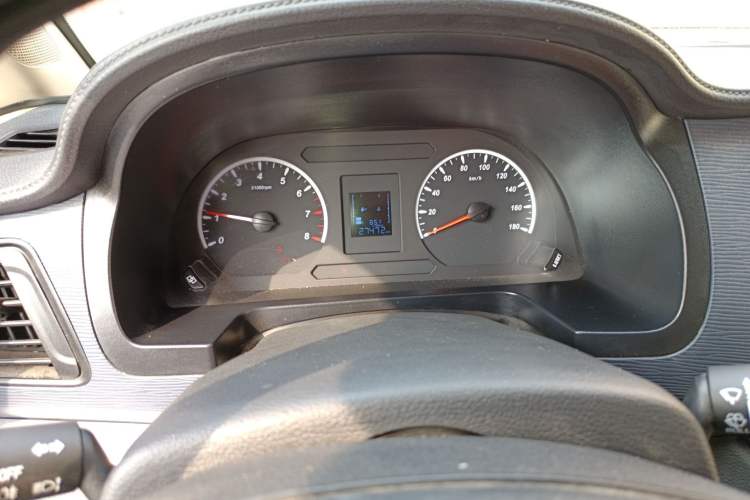 Used FORTHING Lingzhi 2023 V3 1.6L Base Model 2 Seats Odometer Close Up