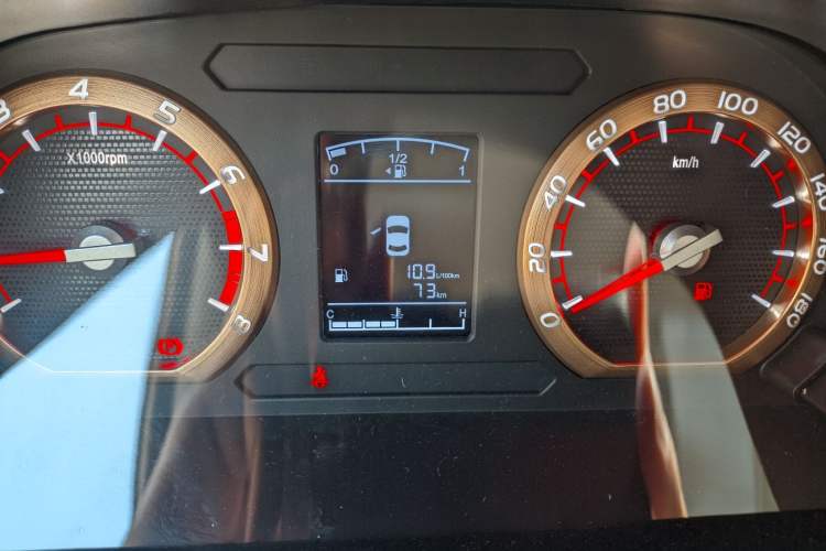 Used FORTHING Lingzhi 2023 M5 1.6L Comfort Edition 7-Seater Odometer Close Up