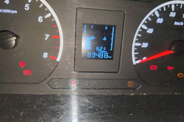 Used FORTHING Lingzhi 2023 M5L 1.6L Commercial Version 7 Seats Odometer Close Up