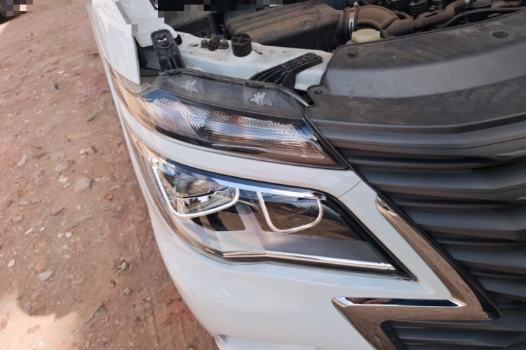 Used FORTHING Lingzhi 2023 M5 1.6L Practical Model 5 Seats Right Front Headlight