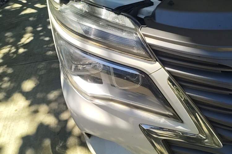 Used FORTHING Lingzhi 2023 M5L 1.6L Base Model 7 Seats Right Front Headlight