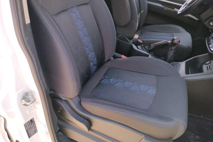 Used FORTHING Lingzhi 2023 M5L 1.6L Comfort 9-Seater Right Front Seat