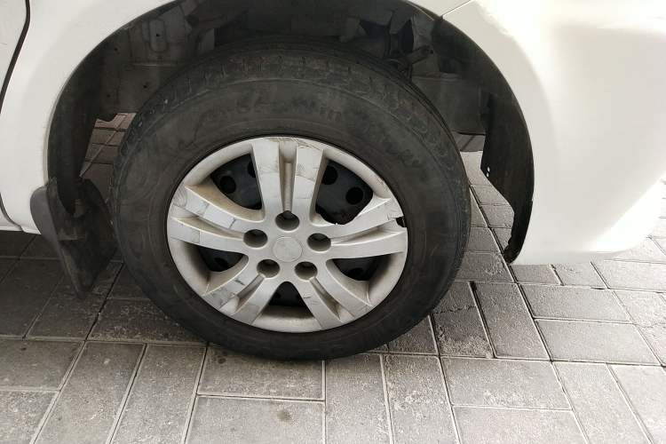 Used FORTHING Lingzhi 2023 M5 1.6L Practical Model 5 Seats Right Front Wheel Hub