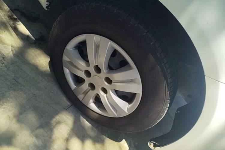 Used FORTHING Lingzhi 2023 M5L 1.6L Base Model 7 Seats Right Front Wheel Hub