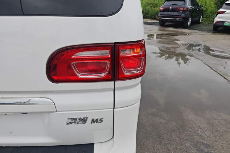 Used FORTHING Lingzhi 2023 M5L 1.6L Base Model 7 Seats Right Rear Taillight