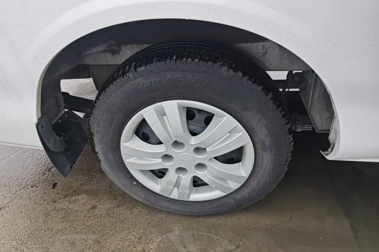 Used FORTHING Lingzhi 2023 M5L 1.6L Base Model 7 Seats Right Rear Wheel Hub