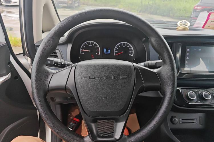 Used FORTHING Lingzhi 2023 M5L 1.6L Base Model 7 Seats Steering Wheel