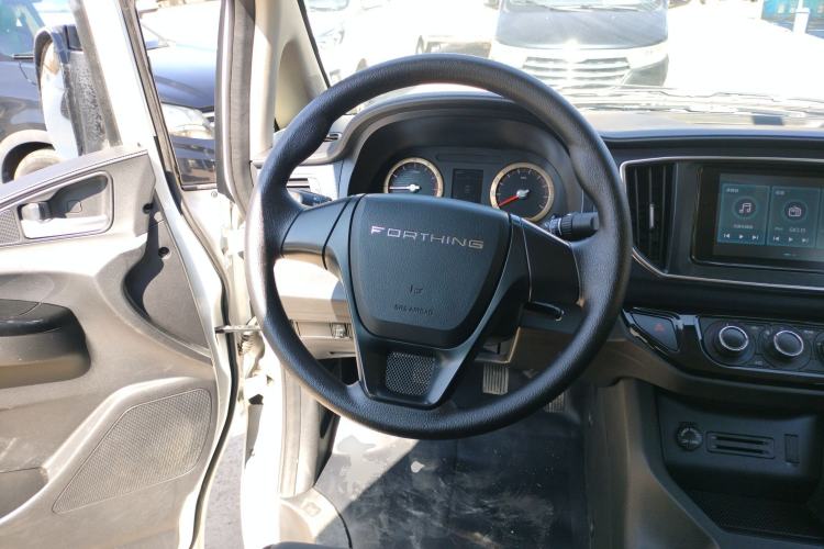 Used FORTHING Lingzhi 2023 M5L 1.6L Comfort 9-Seater Steering Wheel