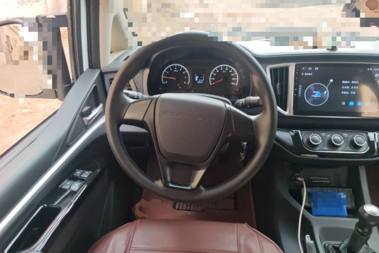 Used FORTHING Lingzhi 2023 M5 1.6L Practical Model 5 Seats Steering Wheel