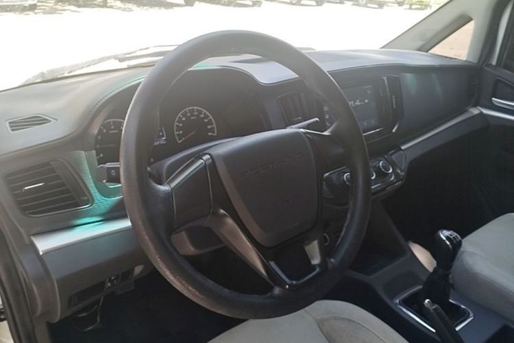 Used FORTHING Lingzhi 2023 M5L 1.6L Base Model 7 Seats Steering Wheel