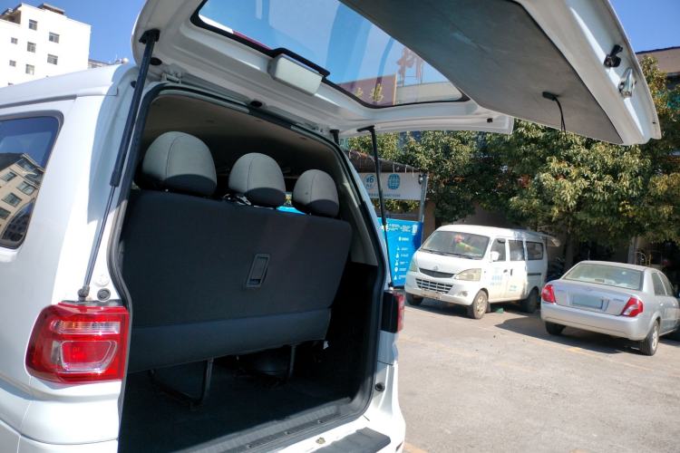 Used FORTHING Lingzhi 2023 M5L 1.6L Comfort 9-Seater Trunk