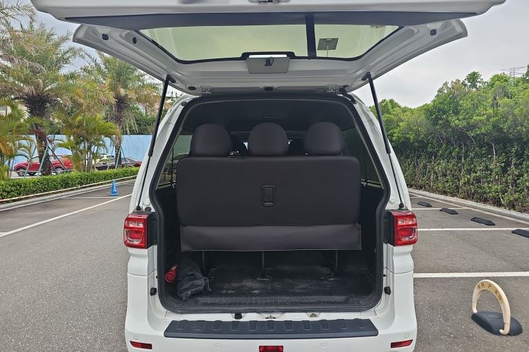 Used FORTHING Lingzhi 2023 M5L 1.6L Comfort 9-Seater Trunk