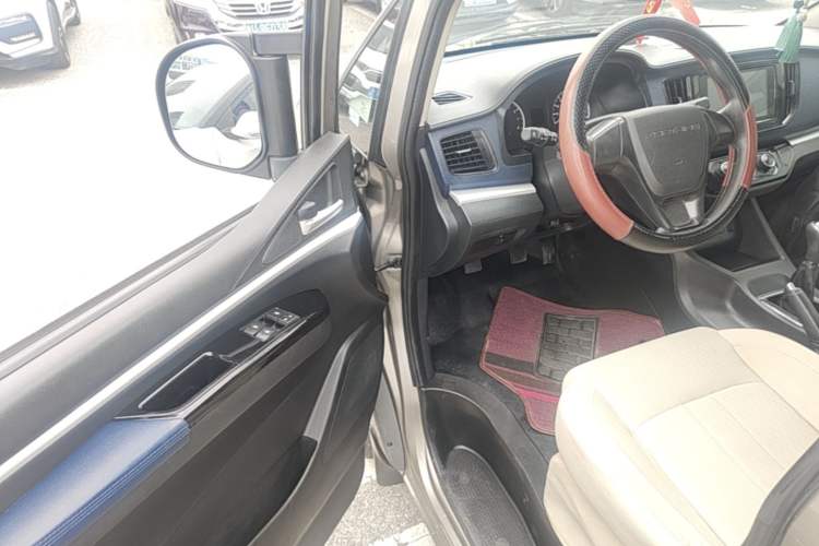 Used FORTHING Lingzhi 2023 M5L 1.6L Base Model 7 Seats Driver Seat