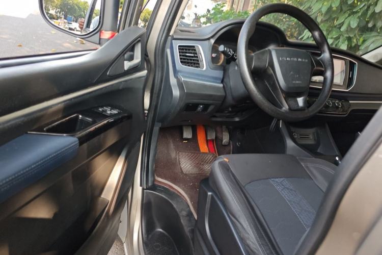 Used FORTHING Lingzhi 2023 M5 1.6L Comfort Edition 7-Seater Driver Seat