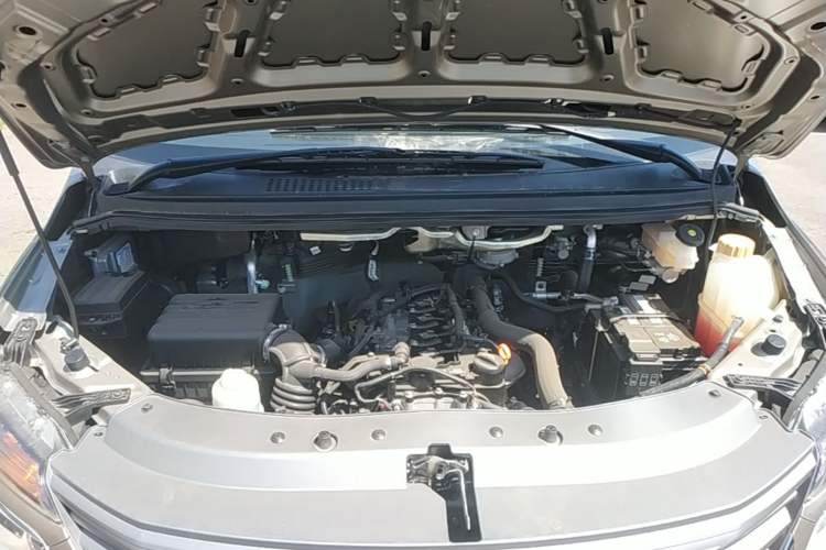 Used FORTHING Lingzhi 2023 M5 1.6L Practical Model 5 Seats Engine Bay