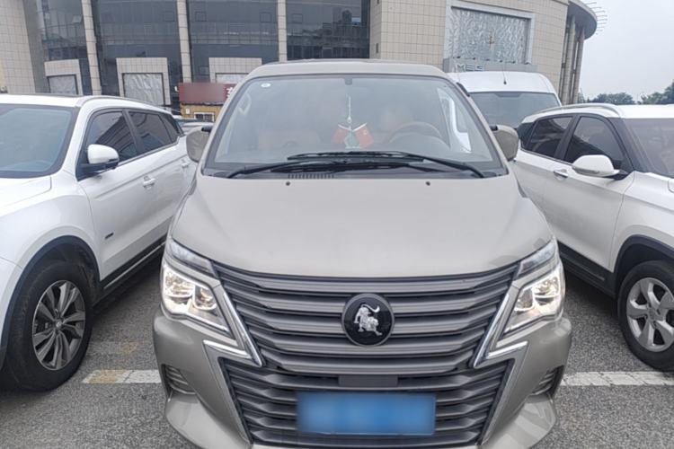 Used FORTHING Lingzhi 2023 M5L 1.6L Base Model 7 Seats Front