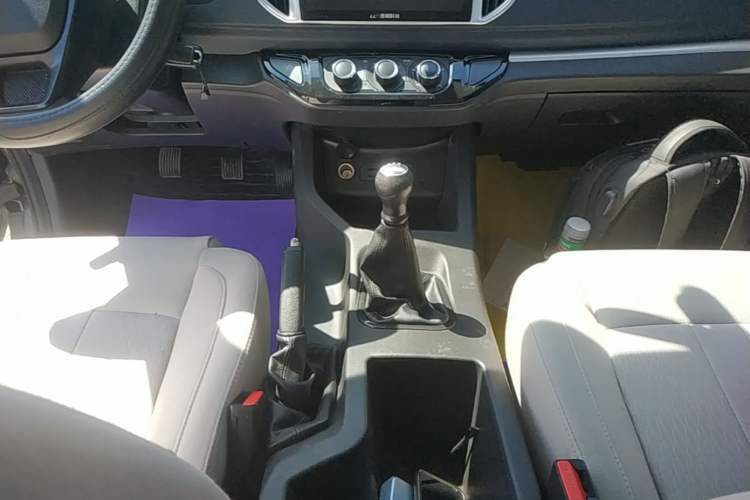 Used FORTHING Lingzhi 2023 M5 1.6L Practical Model 5 Seats Gear Lever