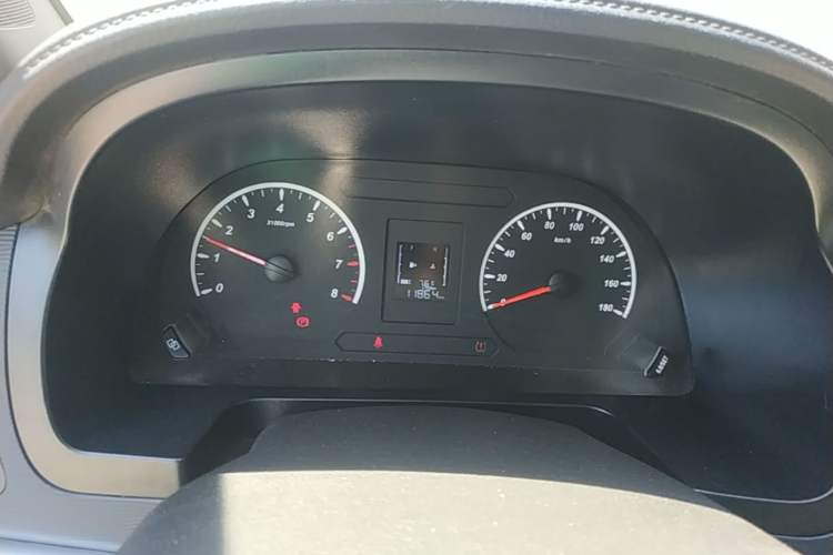 Used FORTHING Lingzhi 2023 M5 1.6L Practical Model 5 Seats Instrument Cluster