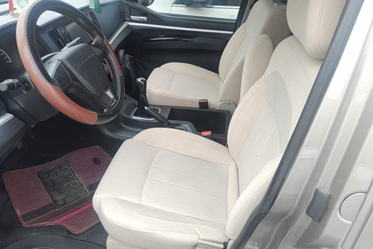 Used FORTHING Lingzhi 2023 M5L 1.6L Base Model 7 Seats Left Front Seat
