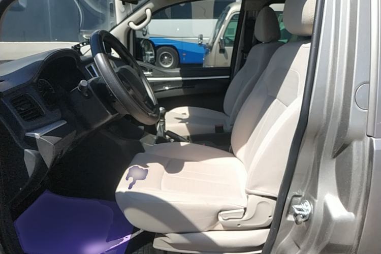 Used FORTHING Lingzhi 2023 M5 1.6L Practical Model 5 Seats Left Front Seat