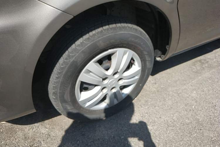 Used FORTHING Lingzhi 2023 M5 1.6L Practical Model 5 Seats Left Front Wheel Hub
