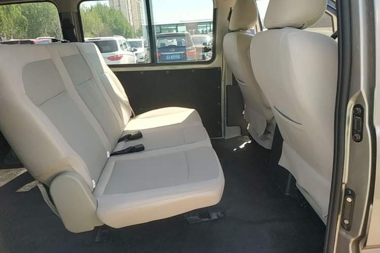 Used FORTHING Lingzhi 2023 M5 1.6L Practical Model 5 Seats Left Rear Seat